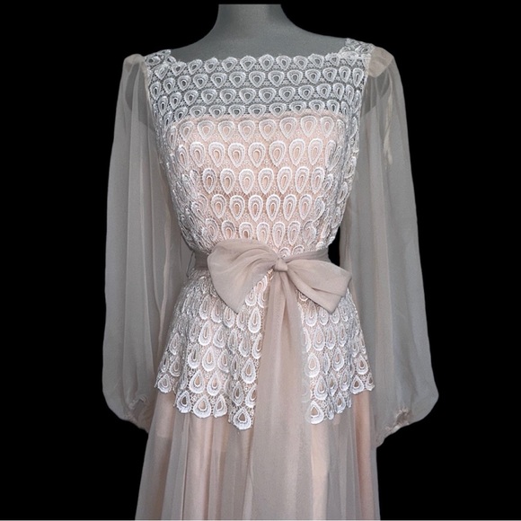 Vintage Dress - Picture 14 of 16